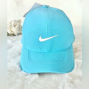 New with tags NIKE CLASSIC 99 SWOOSH FLEX TRAINING UNISEX HAT in gorgeous blue